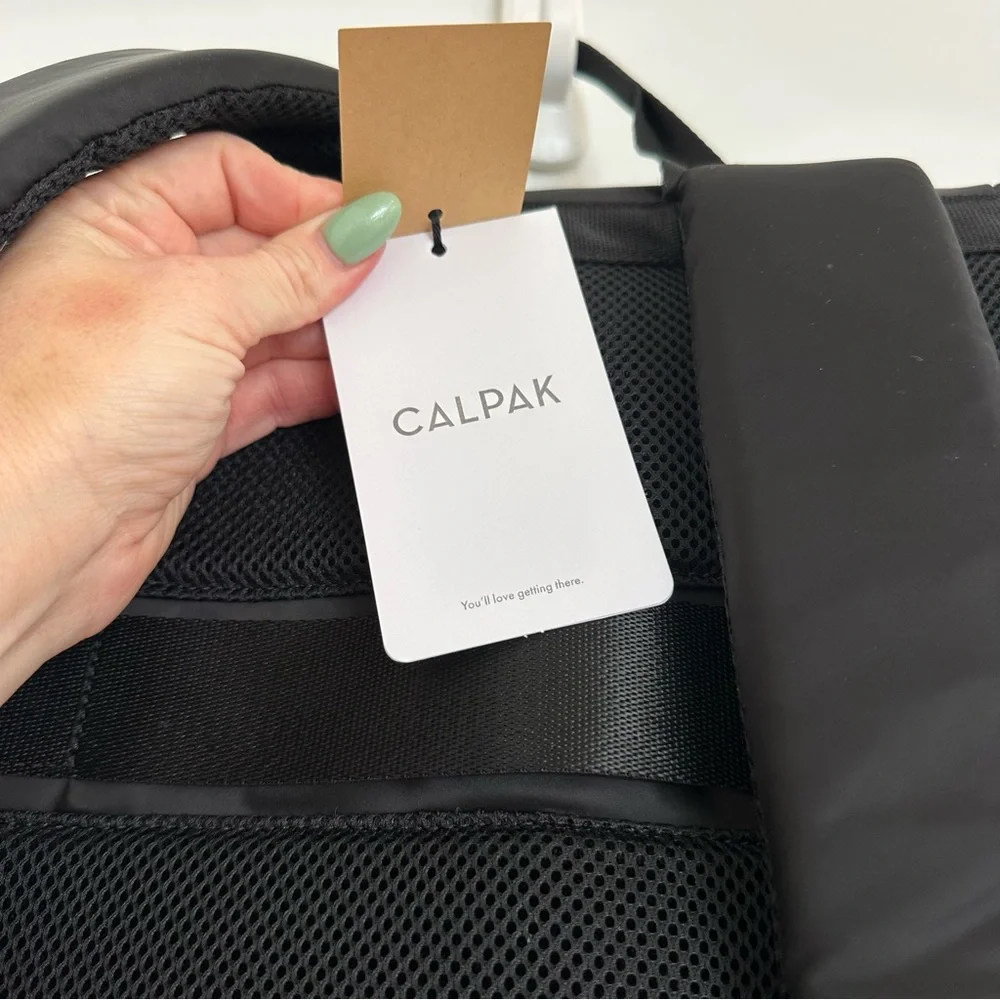 NWT unisex CALPAK Fit Gym Backpack in Black - Picture 15 of 17